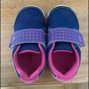 See Kai Run Ryder Sneaker size 6